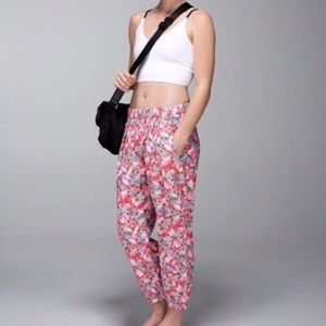 EUC lululemon Rolling With My Omies Flowabunga - 6